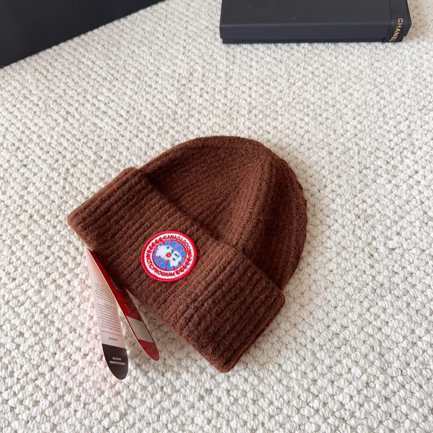 💰60 CANADA GOOSE Canada Goose winter warm cashmere cold hat. Rabbit wool material, thick feel, not easy to deform. Fashionable and versatile couple hat, imported embroidery logo, cashmere cotton yarn, sold in high quality three colors. Head circumference: 55-58cm available